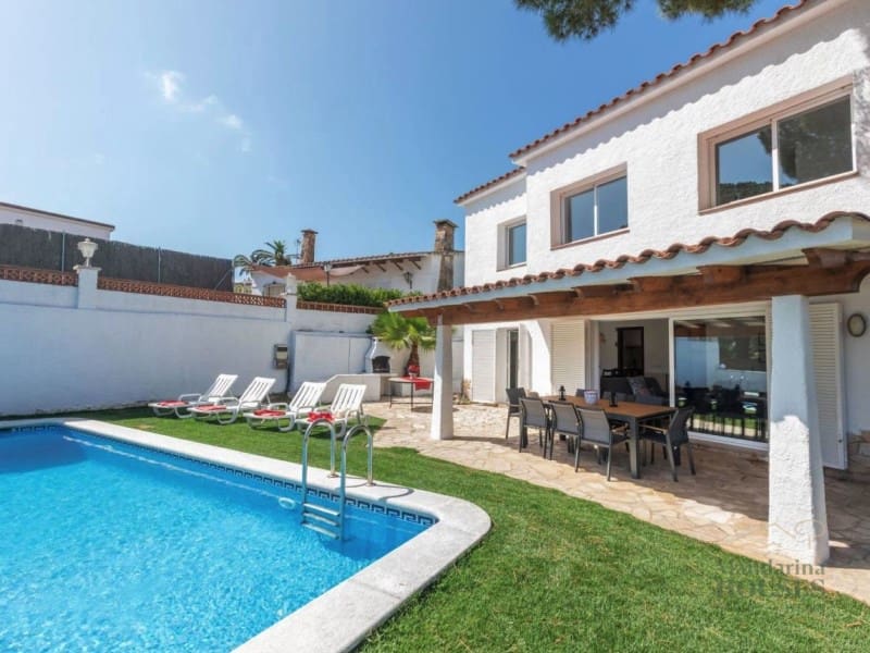 4 bedroom Villa for sale in Lloret de Mar with pool garage - € 590,000 (Ref: 9698707)