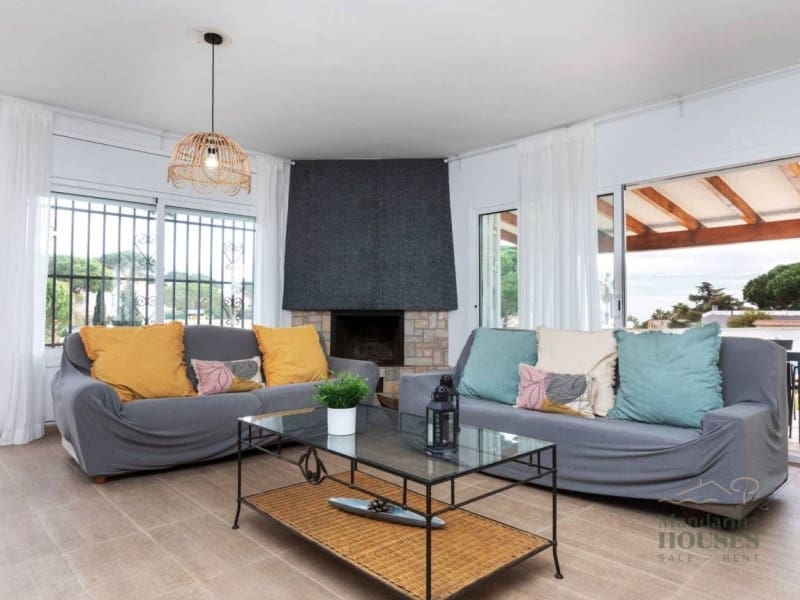 4 bedroom Villa for sale in Lloret de Mar with pool garage - € 590,000 (Ref: 9698707)