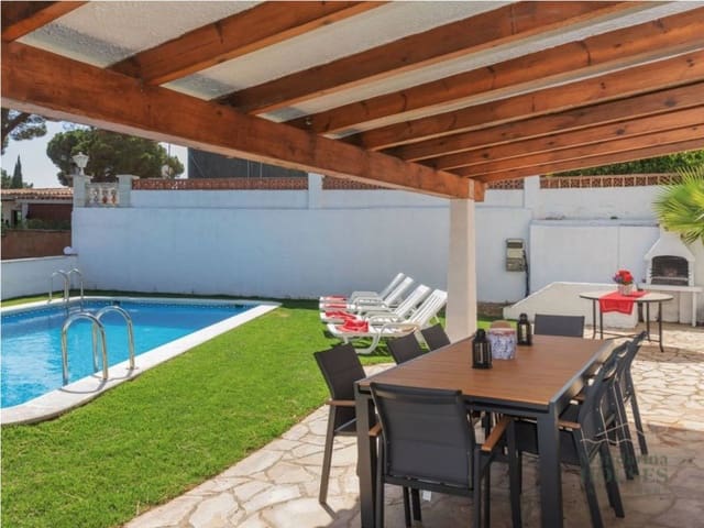 4 Zimmer Villa zu verkaufen in Canyelles, Lloret de Mar mit Pool Garage - 590.000 € (Ref: 9698707)