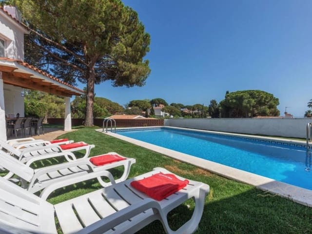 4 Zimmer Villa zu verkaufen in Canyelles, Lloret de Mar mit Pool Garage - 590.000 € (Ref: 9698707)