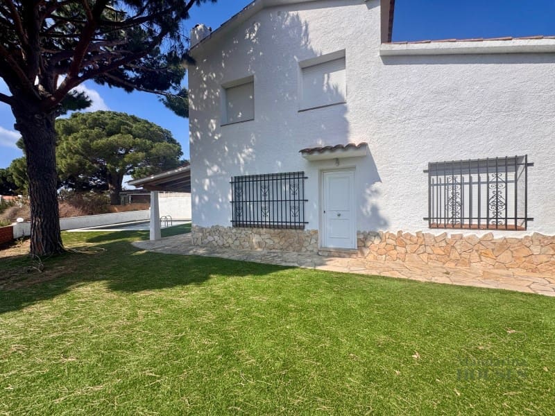 4 bedroom Villa for sale in Lloret de Mar with pool garage - € 590,000 (Ref: 9698707)