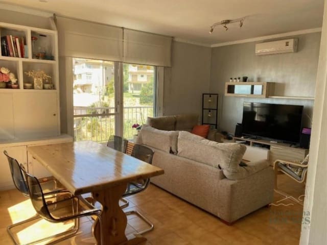 3 makuuhuone Huvila myytävänä paikassa Roca Grossa, Lloret de Mar mukana uima-altaan 
autotalli - 429 000 € (Ref: 9719769)