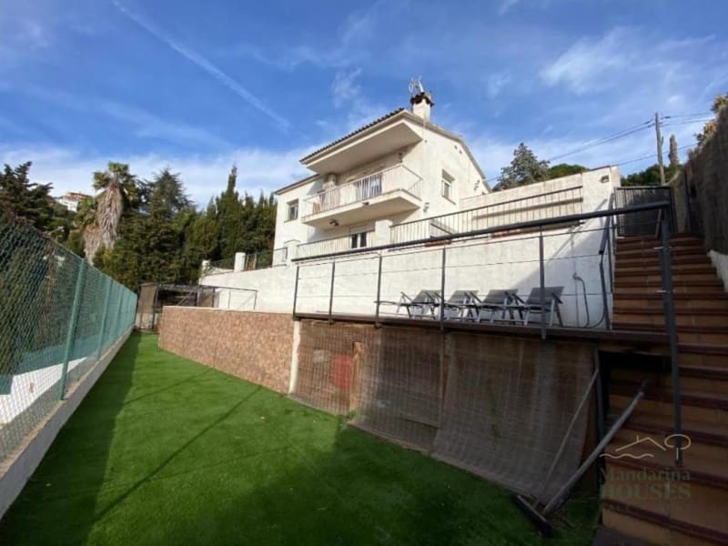 3 bedroom Villa for sale in Lloret de Mar with pool garage - € 429,000 (Ref: 9719769)