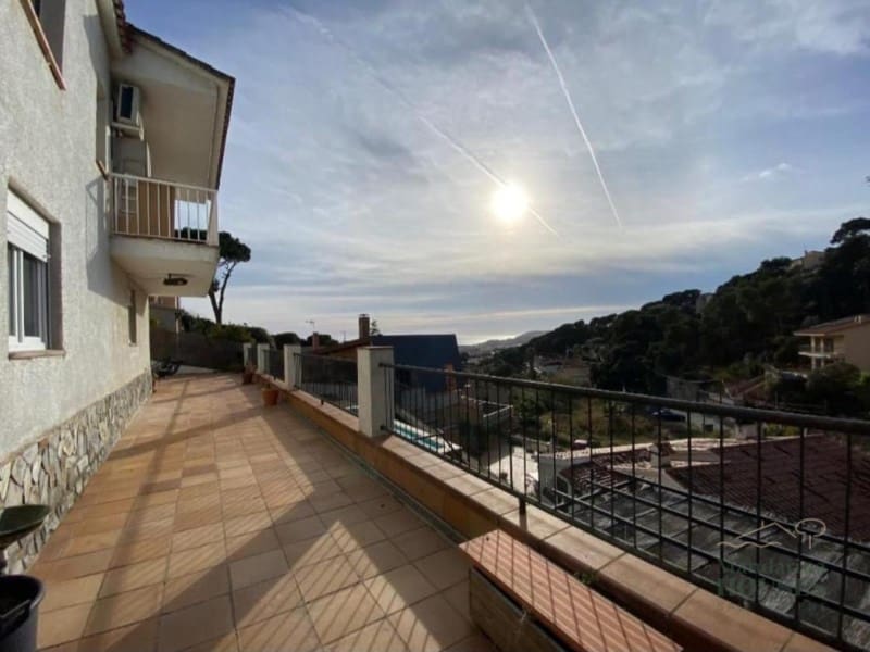 3 bedroom Villa for sale in Lloret de Mar with pool garage - € 429,000 (Ref: 9719769)