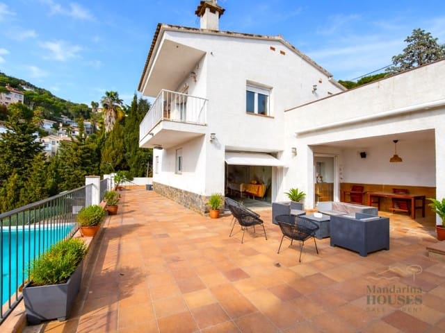 3 makuuhuone Huvila myytävänä paikassa Roca Grossa, Lloret de Mar mukana uima-altaan 
autotalli - 429 000 € (Ref: 9719769)