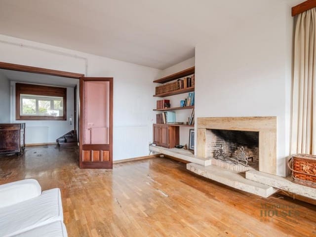 4 makuuhuone Huvila myytävänä paikassa Sant Feliu de Guíxols mukana 
autotalli - 750 000 € (Ref: 9731880)