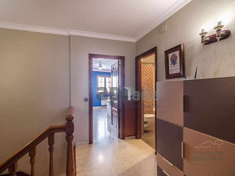 Commercial for sale in Lloret de Mar - € 590,000 (Ref: 9738377)