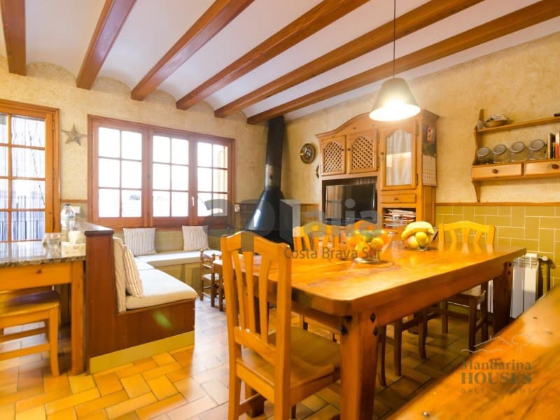 Commercial for sale in Lloret de Mar - € 590,000 (Ref: 9738377)