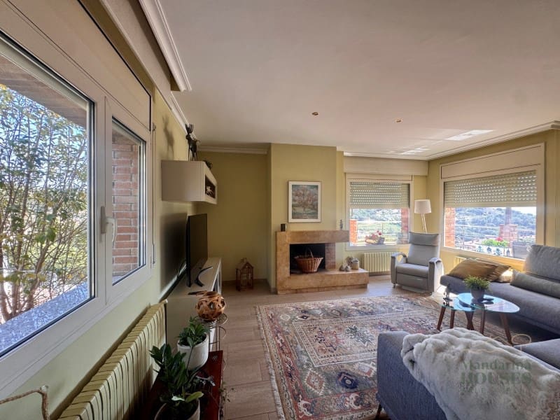 4 makuuhuone Huvila myytävänä paikassa Lloret de Mar mukana uima-altaan 
autotalli - 790 000 € (Ref: 9780309)