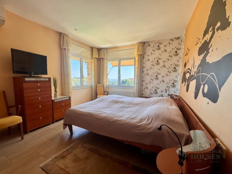 4 makuuhuone Huvila myytävänä paikassa Lloret de Mar mukana uima-altaan 
autotalli - 790 000 € (Ref: 9780309)