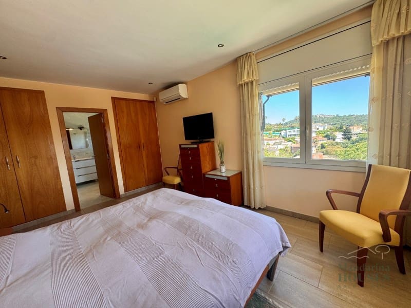 4 makuuhuone Huvila myytävänä paikassa Lloret de Mar mukana uima-altaan 
autotalli - 790 000 € (Ref: 9780309)