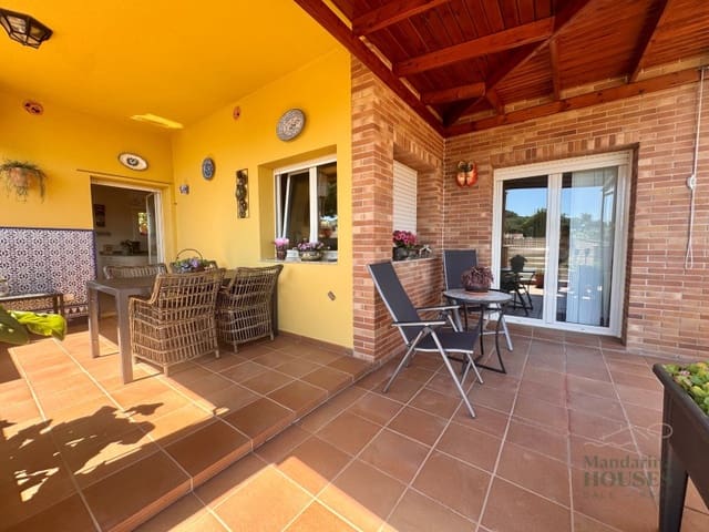 4 makuuhuone Huvila myytävänä paikassa Roca Grossa, Lloret de Mar mukana uima-altaan 
autotalli - 790 000 € (Ref: 9780309)