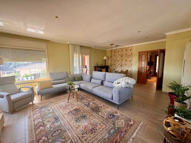 4 Zimmer Villa zu verkaufen in Roca Grossa, Lloret de Mar mit Pool Garage - 790.000 € (Ref: 9780309)