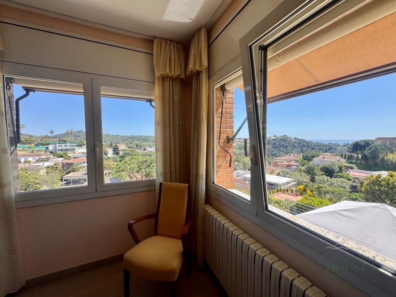 4 makuuhuone Huvila myytävänä paikassa Lloret de Mar mukana uima-altaan 
autotalli - 790 000 € (Ref: 9780309)