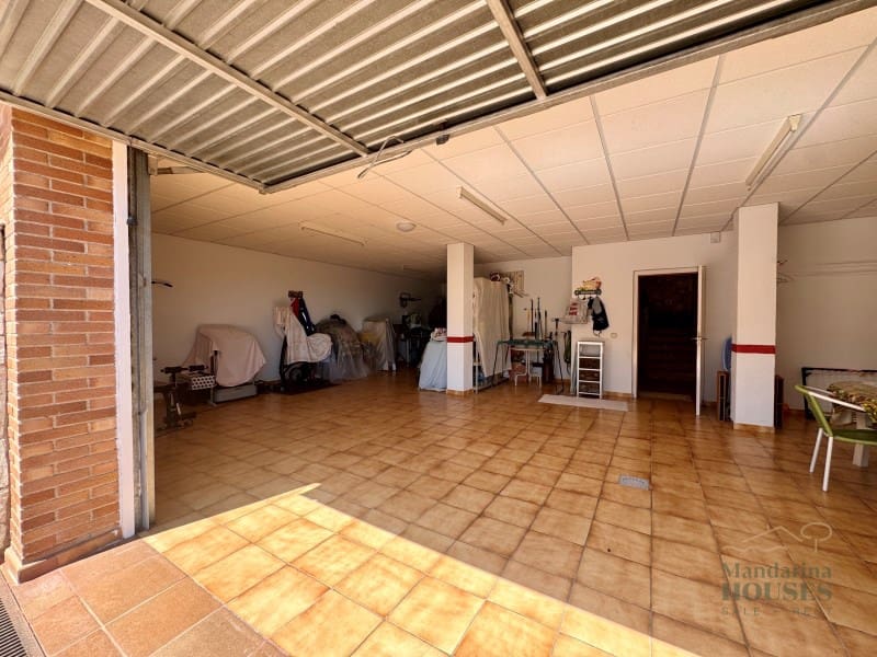 4 makuuhuone Huvila myytävänä paikassa Lloret de Mar mukana uima-altaan 
autotalli - 790 000 € (Ref: 9780309)