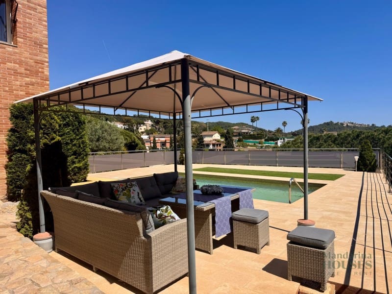 4 makuuhuone Huvila myytävänä paikassa Lloret de Mar mukana uima-altaan 
autotalli - 790 000 € (Ref: 9780309)