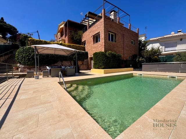 4 sypialnia Willa na sprzedaż w Roca Grossa, Lloret de Mar z basenem garażem - 790 000 € (Ref: 9780309)