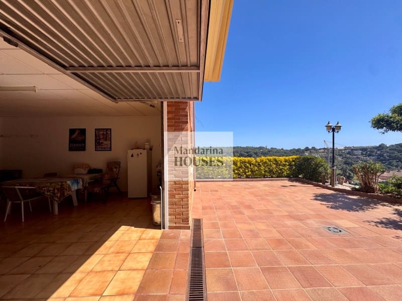 4 bedroom Villa for sale in Lloret de Mar with pool garage - € 790,000 (Ref: 9780309)