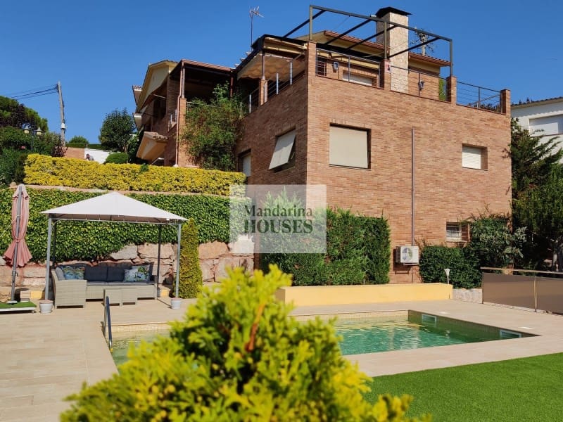 4 bedroom Villa for sale in Lloret de Mar with pool garage - € 790,000 (Ref: 9780309)