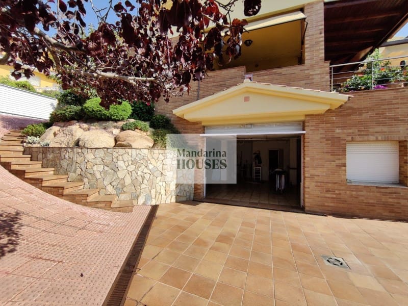 4 bedroom Villa for sale in Lloret de Mar with pool garage - € 790,000 (Ref: 9780309)