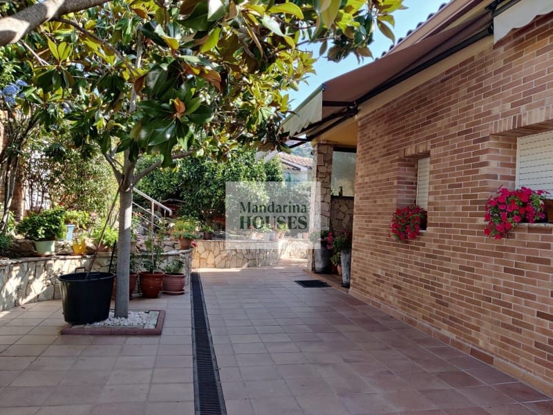 4 bedroom Villa for sale in Lloret de Mar with pool garage - € 790,000 (Ref: 9780309)