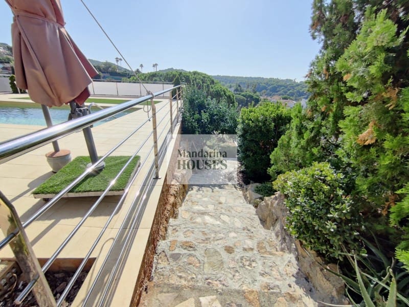 4 bedroom Villa for sale in Lloret de Mar with pool garage - € 790,000 (Ref: 9780309)