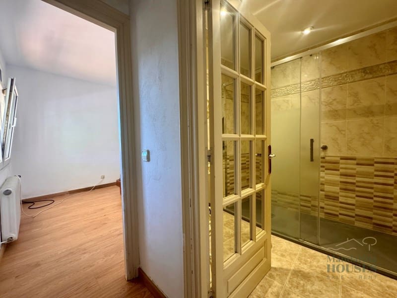 Chalet de 4 habitaciones en Lloret de Mar en venta - 389.000 € (Ref: 9783196)