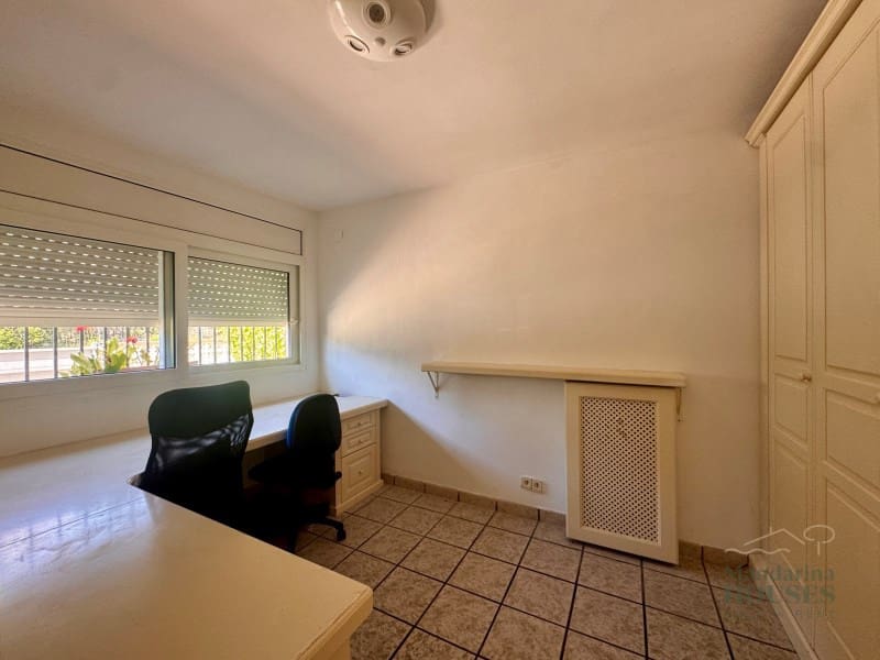 Chalet de 4 habitaciones en Lloret de Mar en venta - 389.000 € (Ref: 9783196)