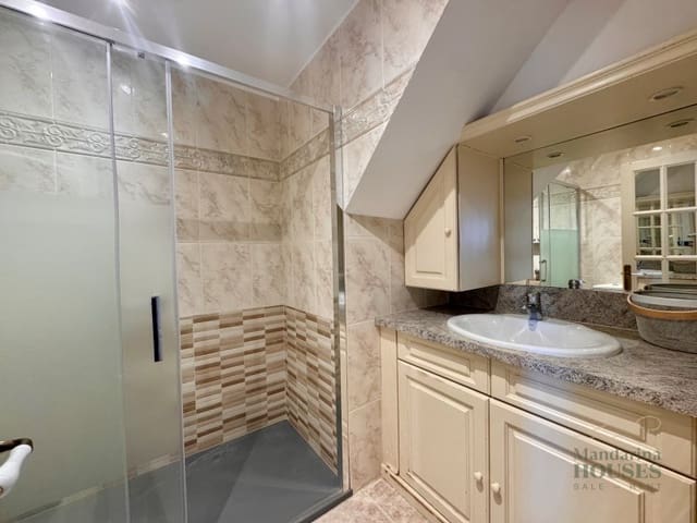 Chalet de 4 habitaciones en Mas Romeu, Lloret de Mar en venta - 389.000 € (Ref: 9783196)