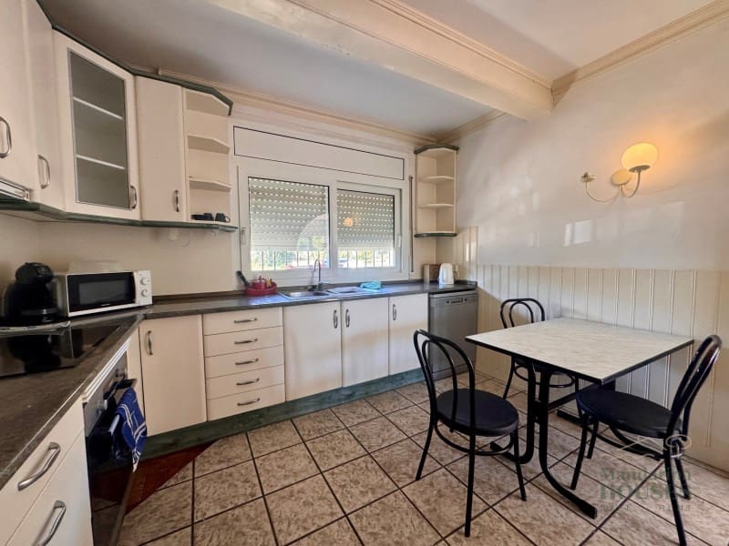 Chalet de 4 habitaciones en Lloret de Mar en venta - 389.000 € (Ref: 9783196)