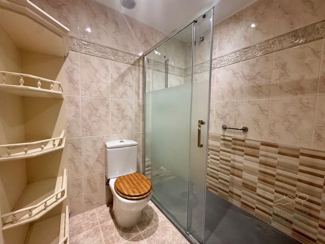 Chalet de 4 habitaciones en Mas Romeu, Lloret de Mar en venta - 389.000 € (Ref: 9783196)