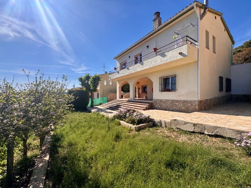 Chalet de 4 habitaciones en Lloret de Mar en venta - 389.000 € (Ref: 9783196)