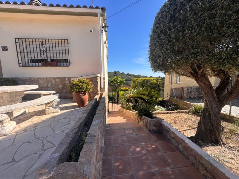 4 bedroom Villa for sale in Lloret de Mar - € 389,000 (Ref: 9783196)