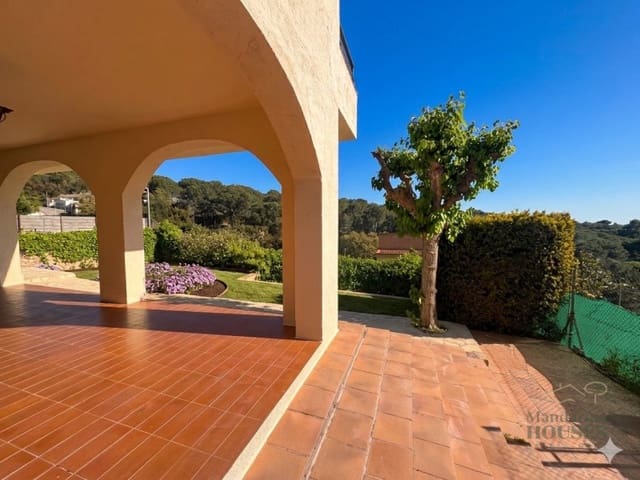 4 slaapkamer Villa te koop in Mas Romeu, Lloret de Mar - € 389.000 (Ref: 9783196)