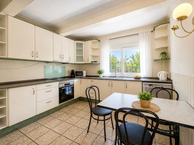4 slaapkamer Villa te koop in Mas Romeu, Lloret de Mar - € 389.000 (Ref: 9783196)