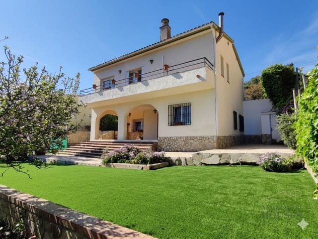 4 slaapkamer Villa te koop in Mas Romeu, Lloret de Mar - € 389.000 (Ref: 9783196)