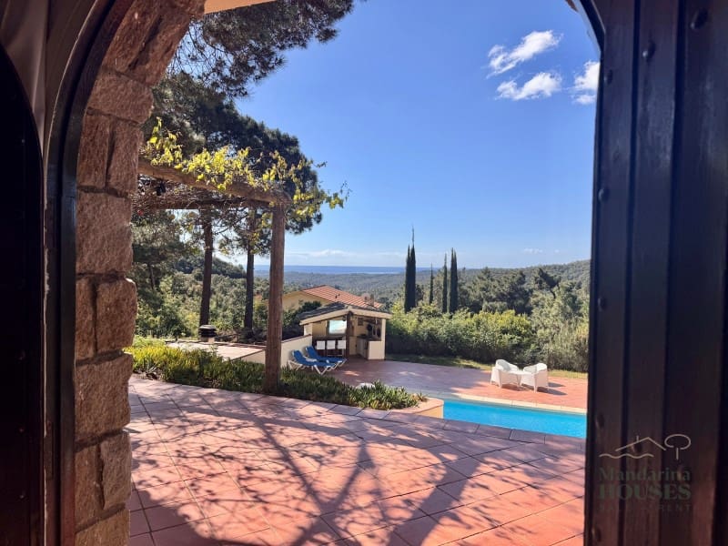 4 soveværelse Villa til salg i Lloret de Mar med swimmingpool garage - € 595.000 (Ref: 9806294)