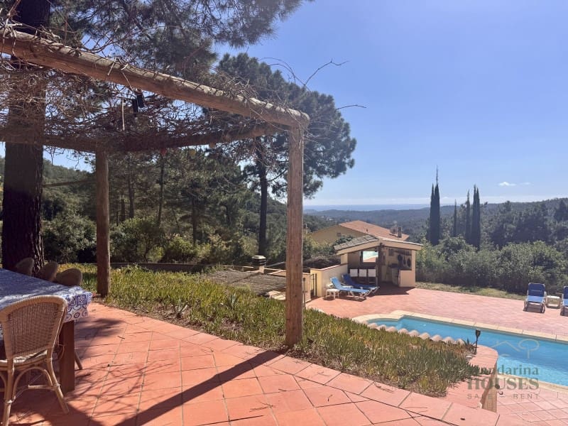 4 soveværelse Villa til salg i Lloret de Mar med swimmingpool garage - € 595.000 (Ref: 9806294)