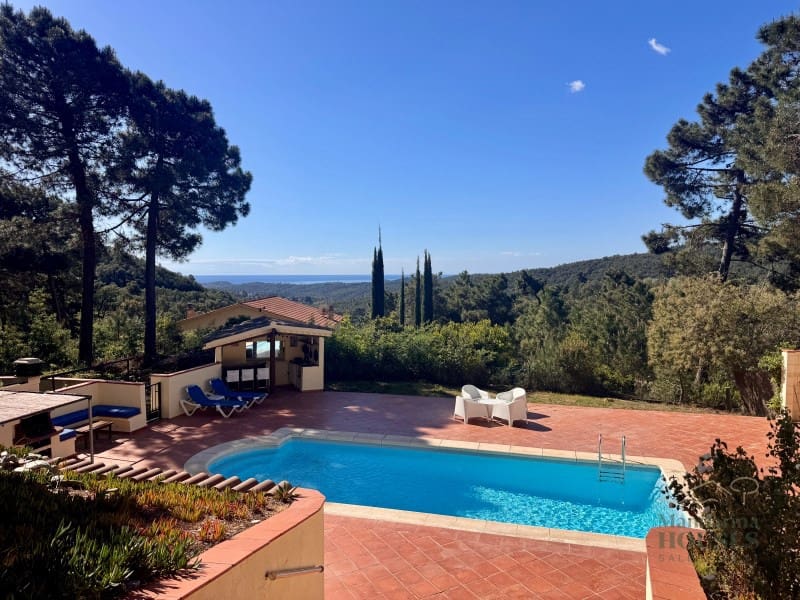 4 soveværelse Villa til salg i Lloret de Mar med swimmingpool garage - € 595.000 (Ref: 9806294)