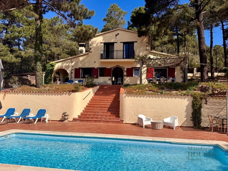 4 soveværelse Villa til salg i Lloret de Mar med swimmingpool garage - € 595.000 (Ref: 9806294)