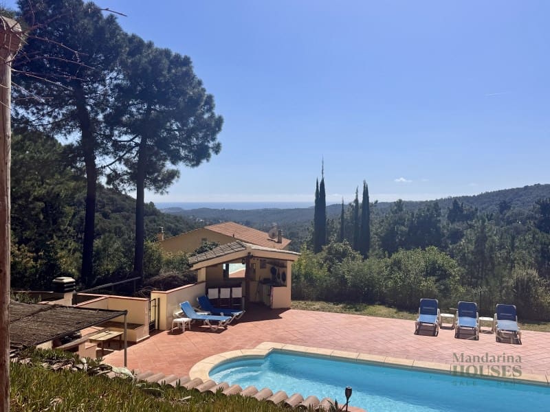 4 soveværelse Villa til salg i Lloret de Mar med swimmingpool garage - € 595.000 (Ref: 9806294)