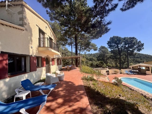 4 soveværelse Villa til salg i Urbanitzacions del Nord, Lloret de Mar med swimmingpool garage - € 595.000 (Ref: 9806294)