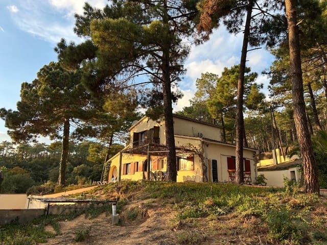 4 soveværelse Villa til salg i Urbanitzacions del Nord, Lloret de Mar med swimmingpool garage - € 595.000 (Ref: 9806294)