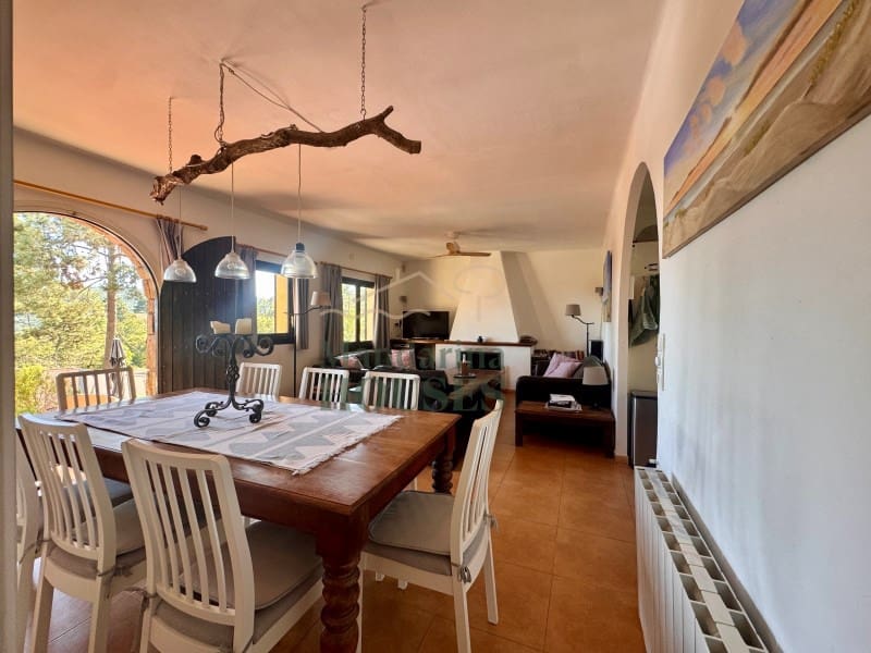 4 bedroom Villa for sale in Lloret de Mar with pool garage - € 595,000 (Ref: 9806294)