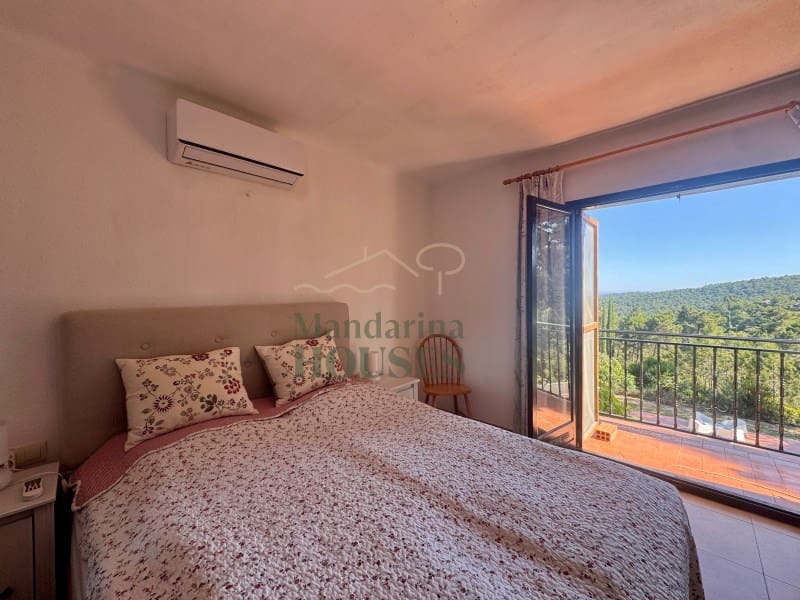 4 bedroom Villa for sale in Lloret de Mar with pool garage - € 595,000 (Ref: 9806294)