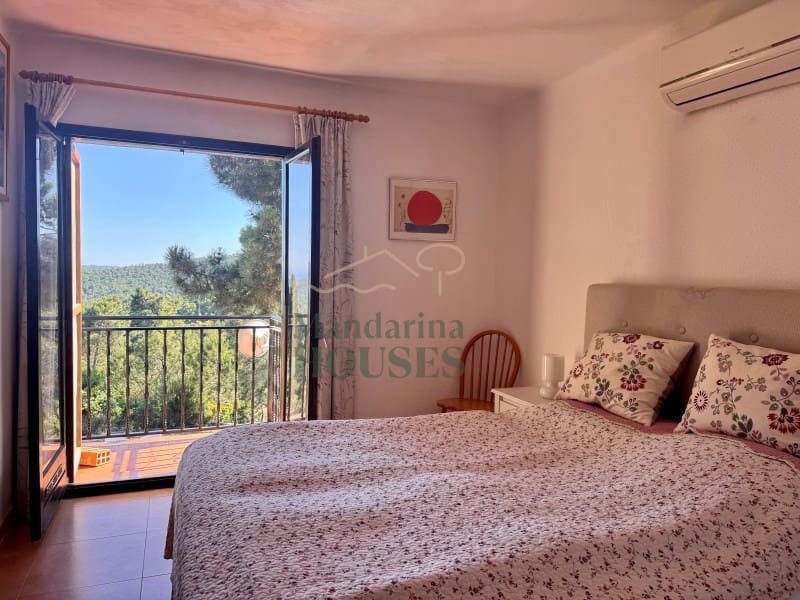 4 bedroom Villa for sale in Lloret de Mar with pool garage - € 595,000 (Ref: 9806294)