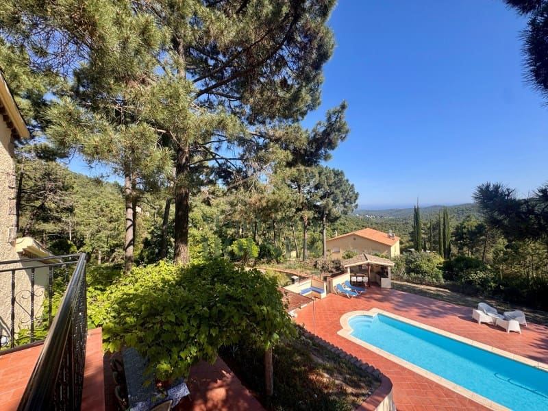 4 bedroom Villa for sale in Lloret de Mar with pool garage - € 595,000 (Ref: 9806294)