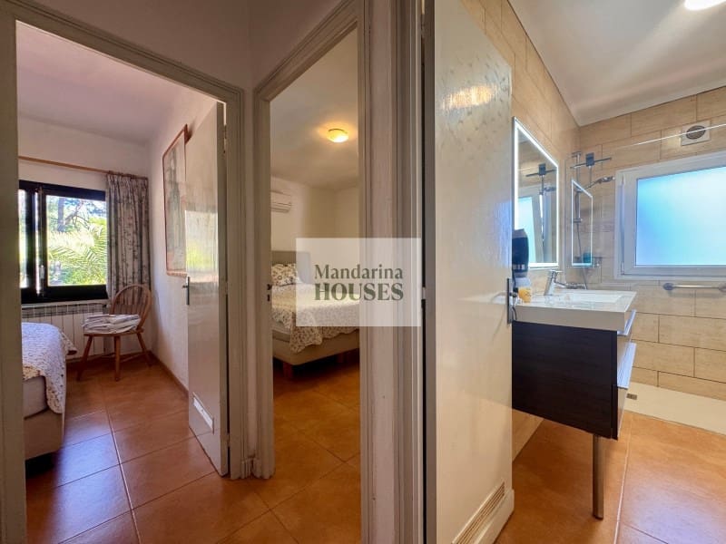 4 Zimmer Villa zu verkaufen in Lloret de Mar mit Pool Garage - 595.000 € (Ref: 9806294)