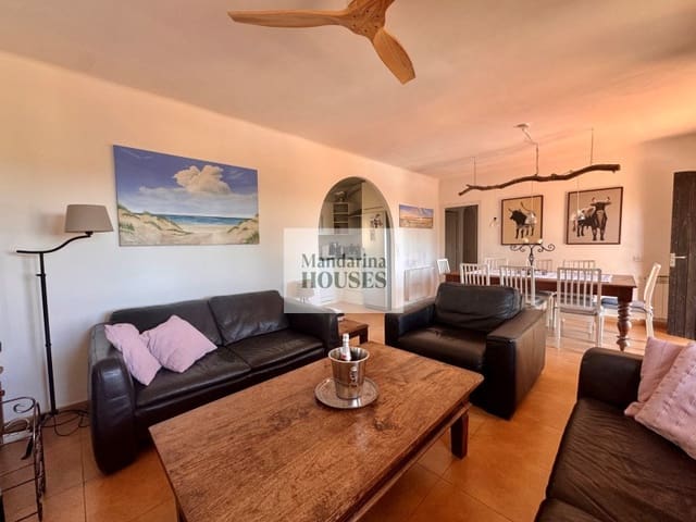 4 sypialnia Willa na sprzedaż w Urbanitzacions del Nord, Lloret de Mar z basenem garażem - 595 000 € (Ref: 9806294)