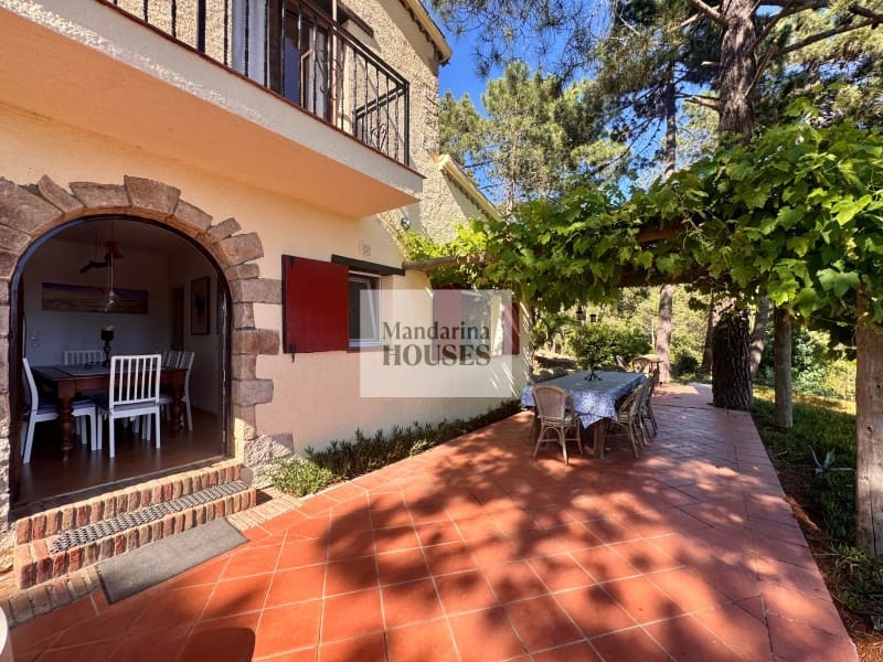 4 Zimmer Villa zu verkaufen in Lloret de Mar mit Pool Garage - 595.000 € (Ref: 9806294)
